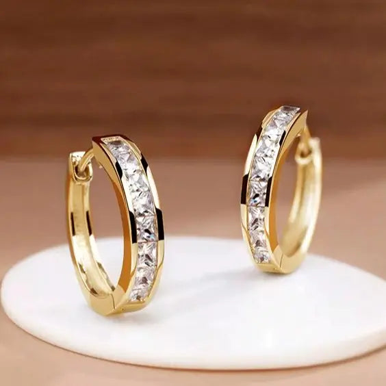 Montserrat - Aros elegantes de oro y cristal