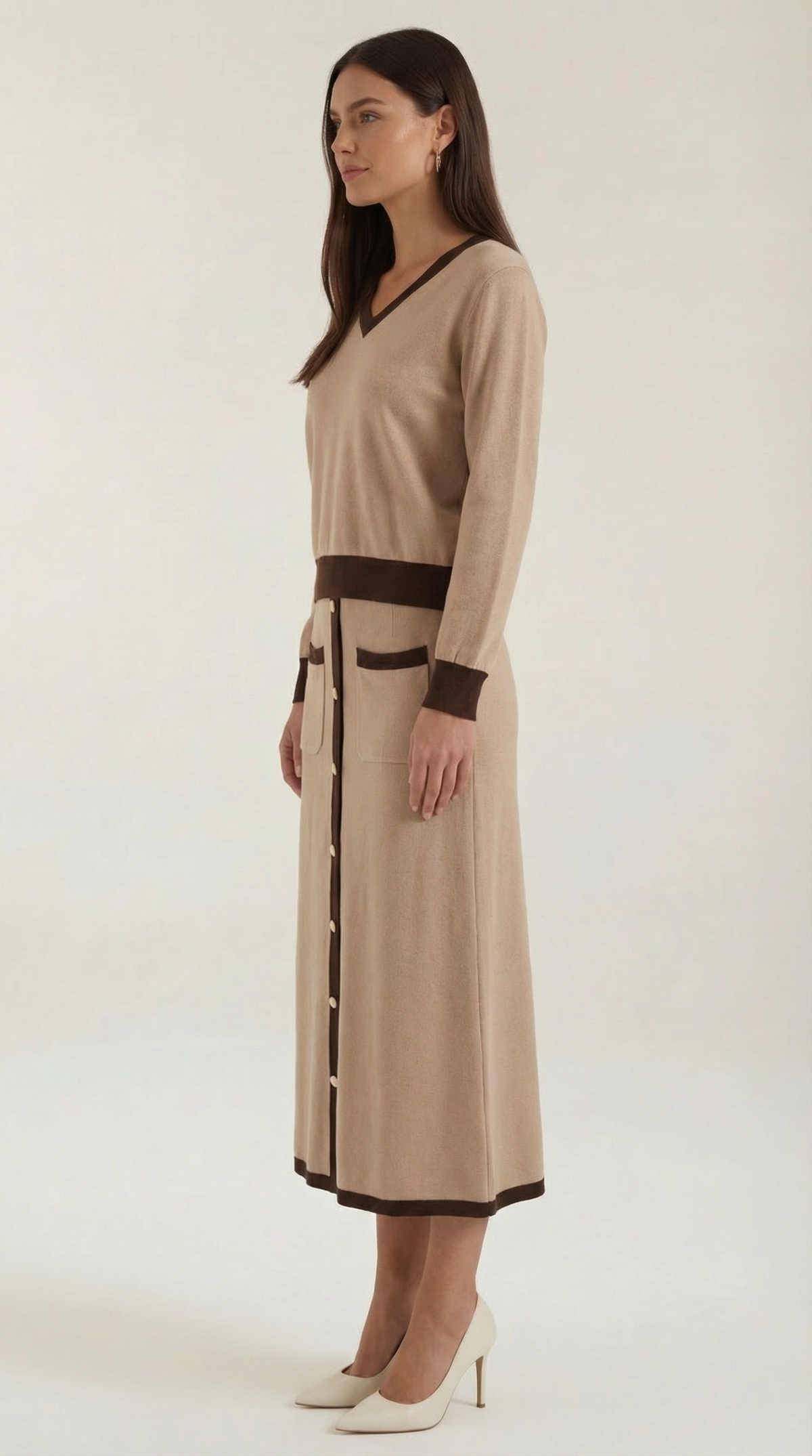 Conjunto de jersey de cuello en V y falda midi Cheryl