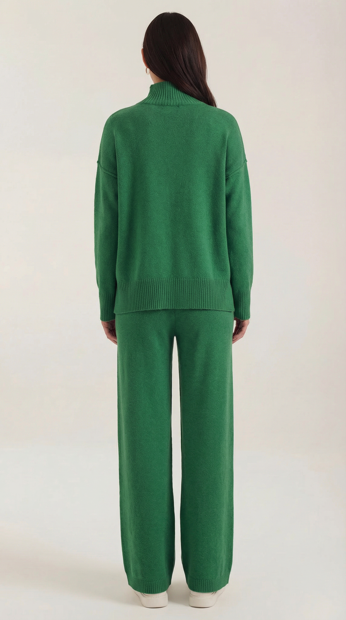 Conjunto de jersey de punto de cuello alto y pantalones vaqueros