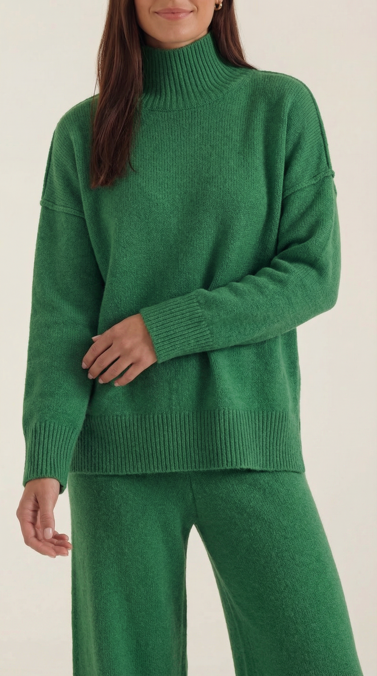 Conjunto de jersey de punto de cuello alto y pantalones vaqueros