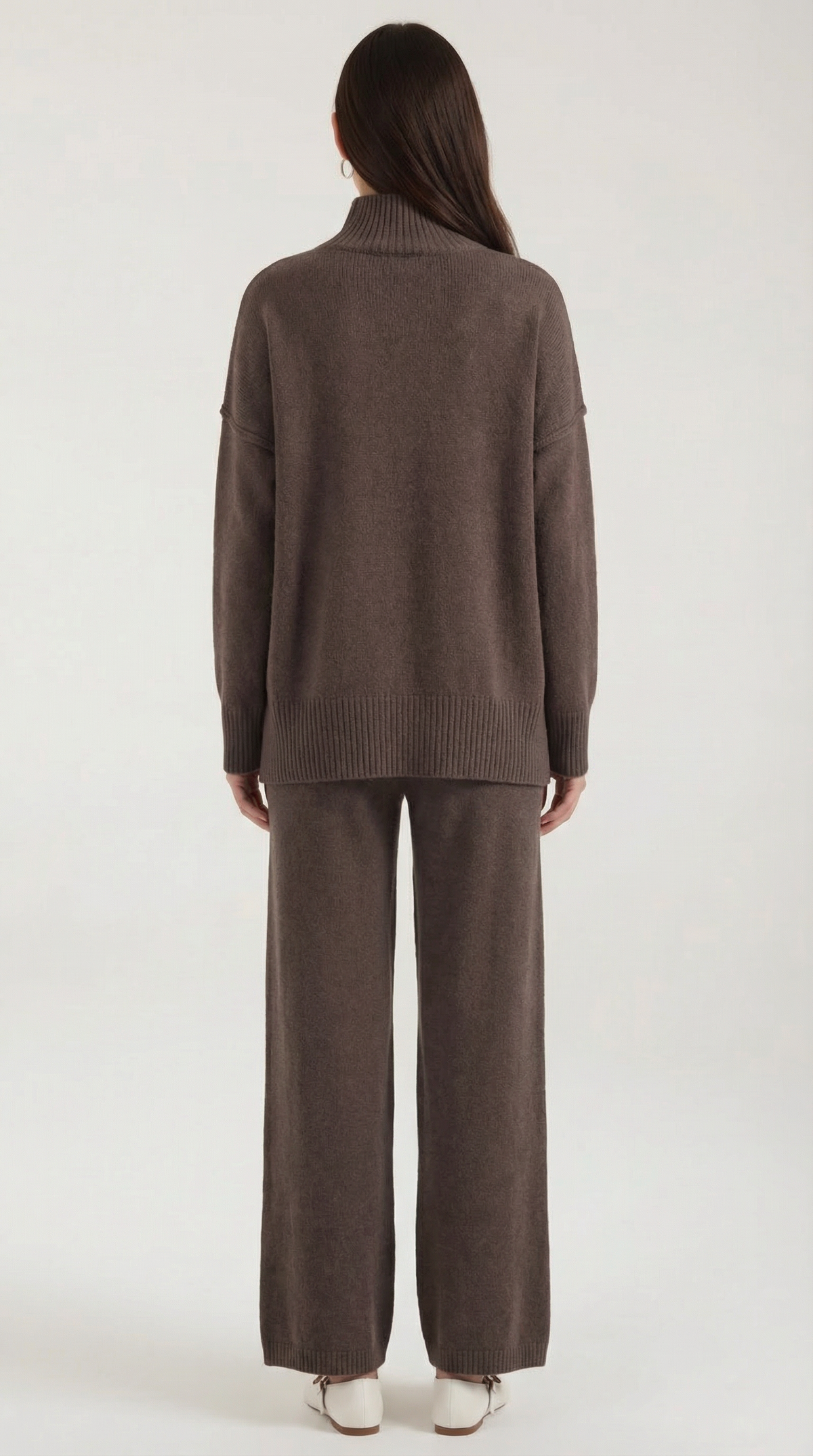 Conjunto de jersey de punto de cuello alto y pantalones vaqueros