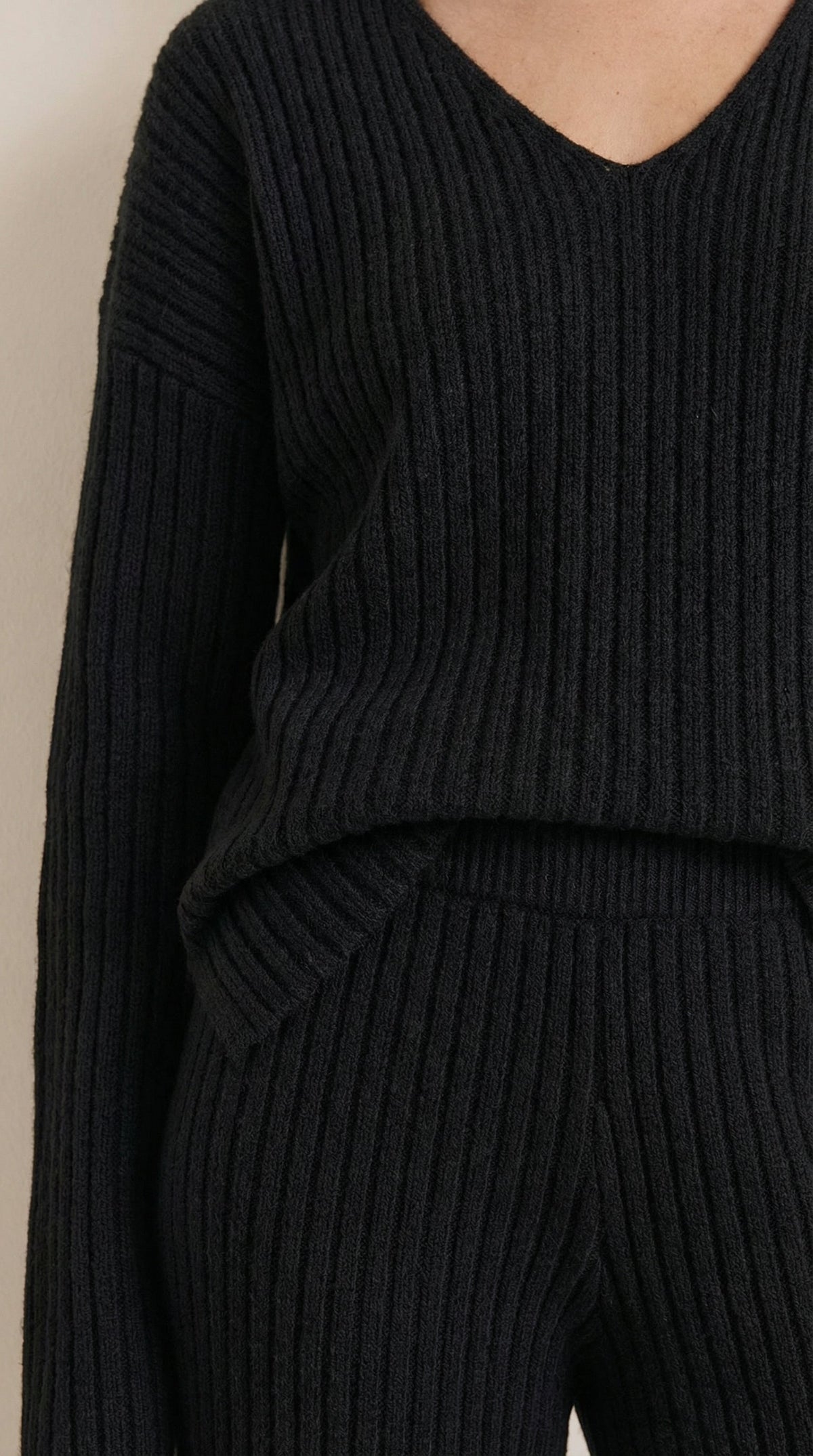 Conjunto Matilda de punto con escote en V texturizado